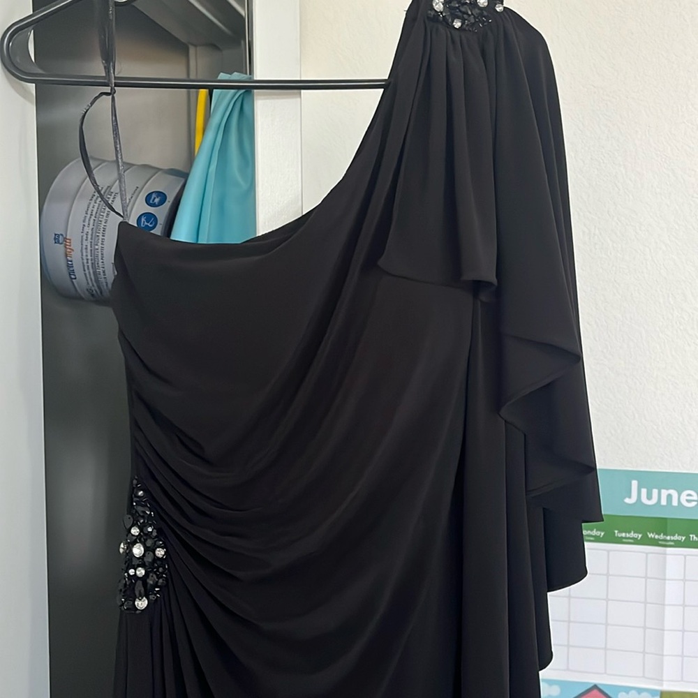 Black floor length one shoulder cachet dress size 4
